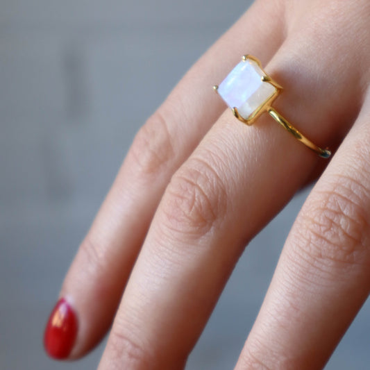 Frida Ring - Rainbow Moonstone