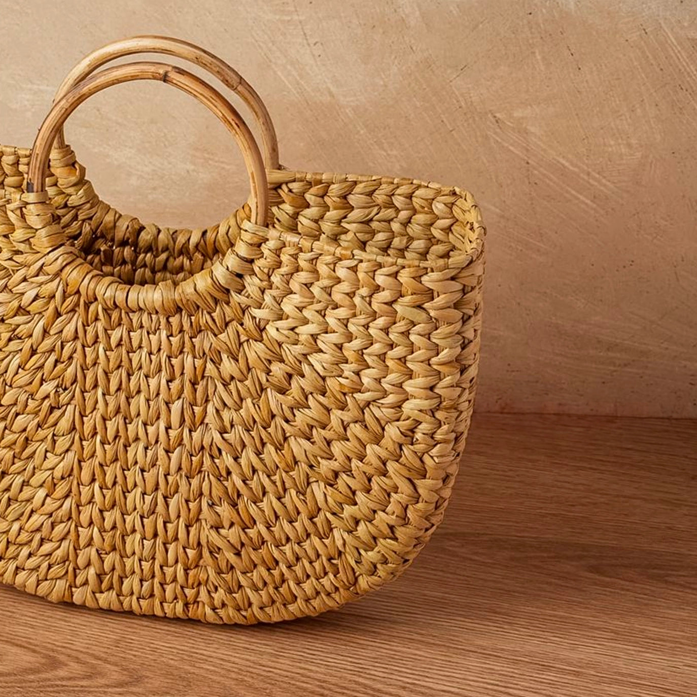 Circle Handle Palm Tote