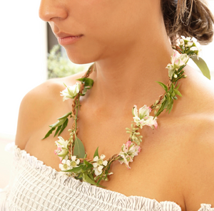 Huckleberry Make Your Own Fresh Flower Necklace